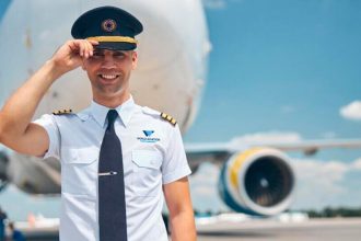 How to Become a Pilot in BitLife: Soar to New Heights!